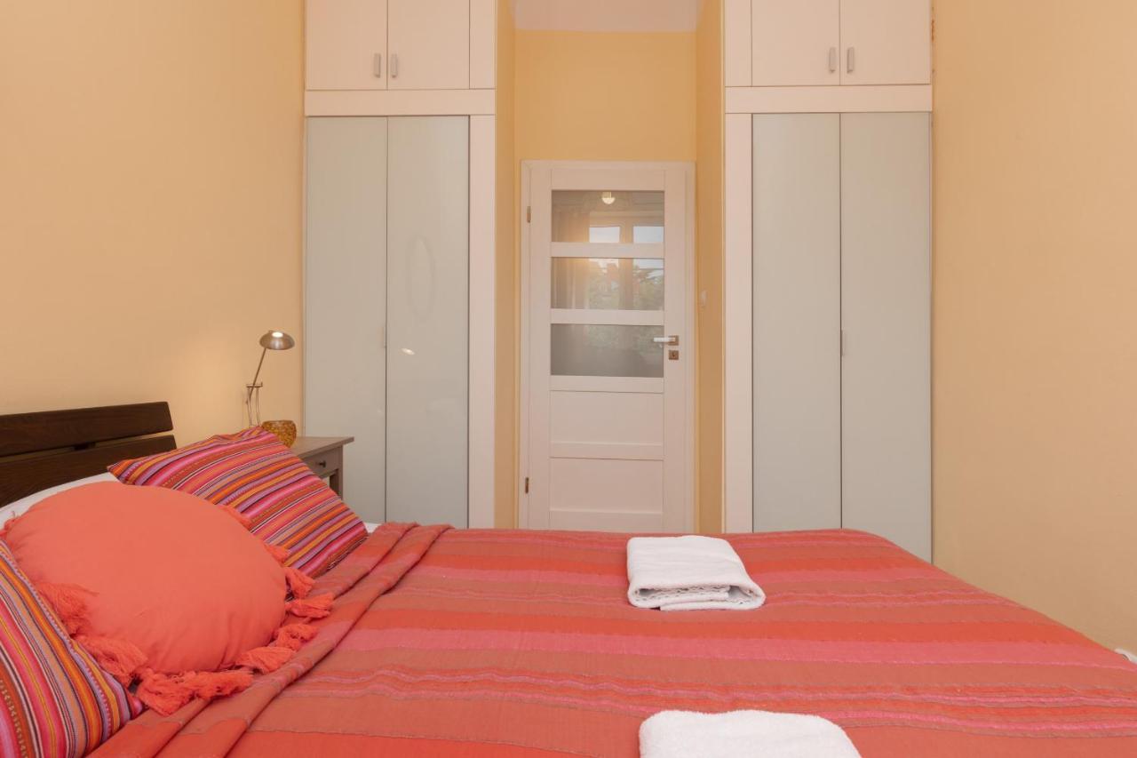 Warsaw New Town Square Apartment For 5 Guests By Noclegi Renters Екстер'єр фото