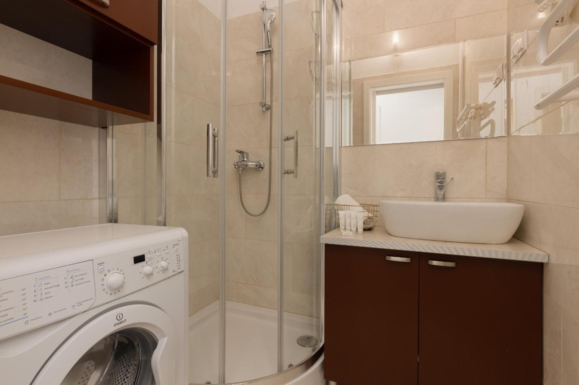 Warsaw New Town Square Apartment For 5 Guests By Noclegi Renters Екстер'єр фото