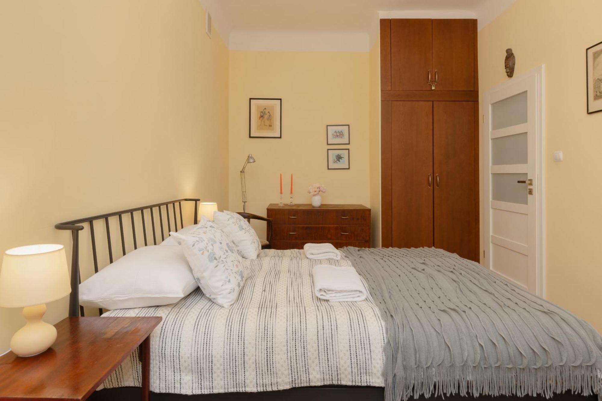 Warsaw New Town Square Apartment For 5 Guests By Noclegi Renters Екстер'єр фото